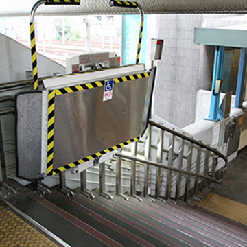 LE_20_Footbridge Across Kwun Tong Road_f